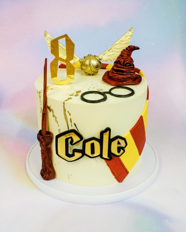 COLE IS 8! 
…
A Harry Potter (Gryffindor to be exact!) themed birthday cake for Cole’s 8th birthday!
This cake consisted of our delicious vanilla bean sponge layered with creamy vanilla frosting and salted caramel 
…
Acrylic toppers - forever and always from @loveandsparklesza 
#harrypotter #harrypotterparty #gryffindorpride #gryffindor #harrypotterfan #harrypottercake #crumb #crumbcakes #vegantruffles #celebrationcake #celebrationcakes #cakeme #birthdaycake #cake #cakestagram #cakedecorator