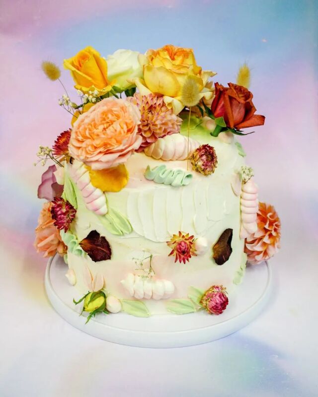 A Floral Dome 
...
A showstopping floral dome for a bridal shower, adorned with fresh blooms provided by @bouwerflowers. How cool? You can never go wrong with our delicious Very Vanilla flavour for a celebration like this! 
...
#celebrationcake #celebrationcakes #cakeme #crumbcakes #crumbcakessa #cake #cakes #cakedesign #cakecakecake