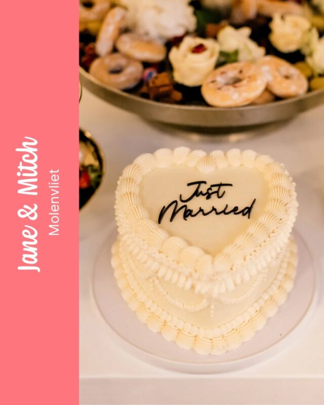 JANE & MITCH🤍🤍🤍The perfect cake for those all important cake cutting photos ...Coordinated by @mosaicweddings Photography by @catherinemacphotography Venue @molenvliet_vineyards Acrylic Topper by @bakeitbeautiful.co.zaCatering by @annalizecatering...#cake #cakes #weddingcake #weddingcakes #crumb #crumbcakes #crumbcakessa #heartcake #vintagecake #lambethcake