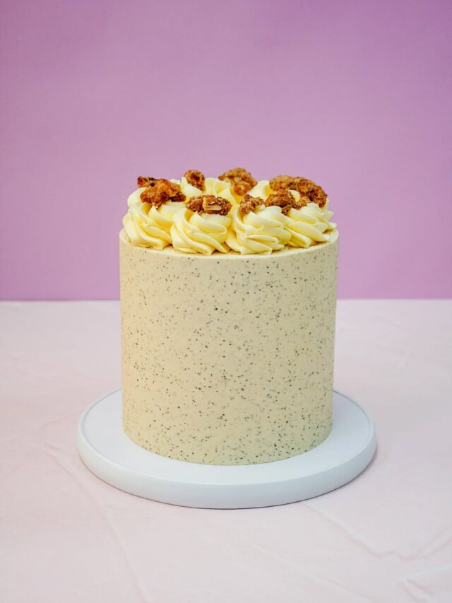 Coffee & Walnut 👌...This is one of my personal favourite cakes on our online store. ☕☕☕Layers of coffee sponge are soaked in espresso syrup, and layered up with creamy coffee frosting and caramelised walnuts. The cake is covered in ground coffee buttercream - it's delicious!!! ☕☕☕Our online store is open again for orders starting from the 3rd of January. Get those orders in!!!...#cake #coffeecake #crumbcakes #crumbcakessa #celebrationcake