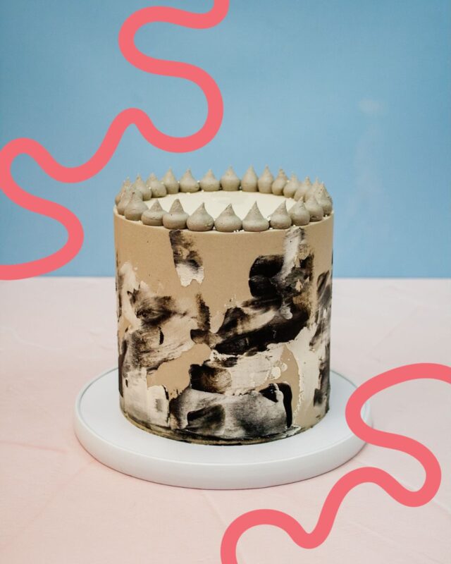 GRAPHITE✏️Another super popular cake design that you can easily order from our online store. This cake is super versatile as it lends itself to many a theme - even just a cool cake topper, or even a toy to take it to the next level. Our online store only has 2 full business day lead time, so you can still order a cake up until 15:00, two days before your celebration. Convenience at its best!(Example: Online orders for collection on Saturday closes at 15:00 on Wednesdays)