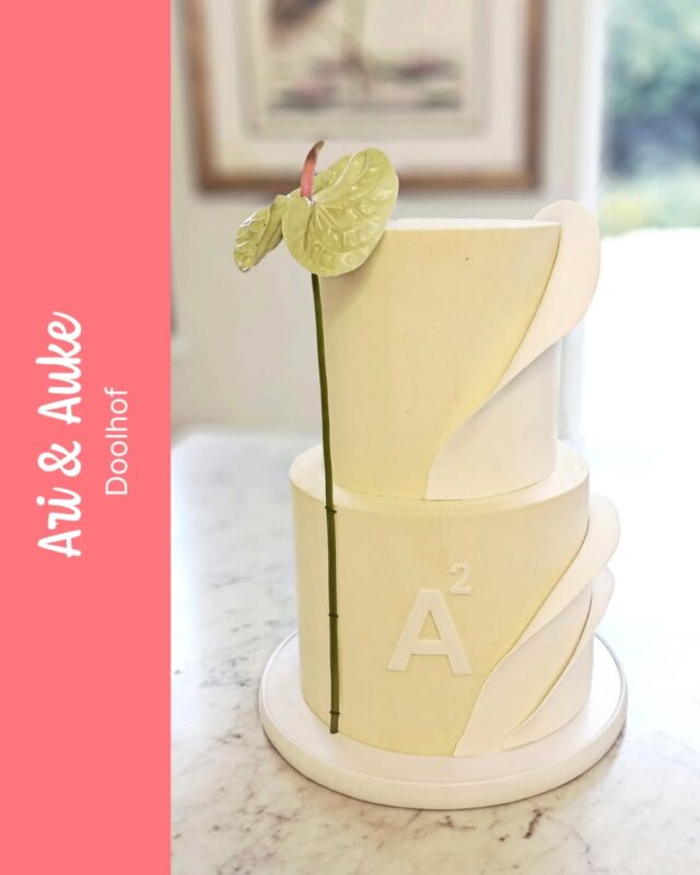 ARI & AUKE
...
A simple, yet beautifully elegant cake design for Ari & Auke's wedding celebration at @thedoolhof. I adore the single stem Arum on this cake 💚
...
Coordinated by @mosaicweddings
Florals by @foxandco_ct 
#weddingcake #weddingcakes