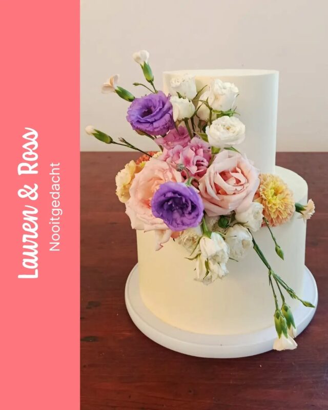 LAUREN & ROSS...This is our "Cyndi". This particular cake size has been super popular over the last wedding season - it seems a two tier cake that provides a larger amount of portions was well needed - and boy oh boy has she become a favourite.Lauren & Ross wanted something chic and simple with a cluster of modern fresh flowers 🌸🌸🌸 You can never go wrong with this look ✨...Venue @nooitgedachtestate Flowers from @zaankultuur_eventflowers