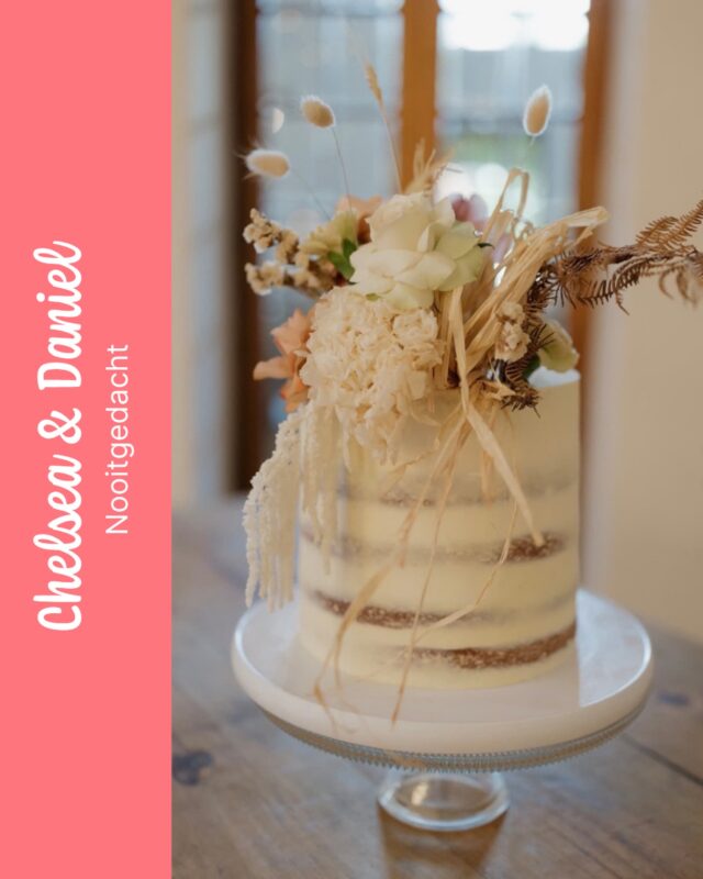 CHELSEA & DANIEL…I will admit, a semi-naked cake with lots of dried foliage and fresh flowers is a vibe. Our Joan cake size is the perfect cake for those that “just want a cake for cutting photos” 😉…Venue @nooitgedachtestate Coordinated by @mosaicweddings Photography by @thunderandlove Flowers by @botanicaflowers