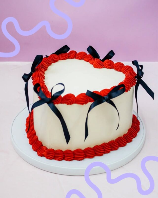Meet BONNIE 🎀...The perfectly simple heart shaped cake for many a celebration.Whether you want bold high-contrast vibes or something soft and pastel, Bonnie is customisable on our online store:...​✨ Pick your base & piping colors: Mix, match, and create your exact palette.✨ Add custom text: Put your favorite phrase, age, or inside joke right on top.✨ Finish with bows: Add dainty ribbon accents for that extra touch of texture....​Head to the link in our bio to our online store to order your Bonnie (and many other designs)! 🎀#heartcake #vintagecake